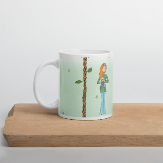 Taza de cerámica color pastel con el personaje  Chloe de Lily Girls y un fondo verde inspirado en la naturaleza.
