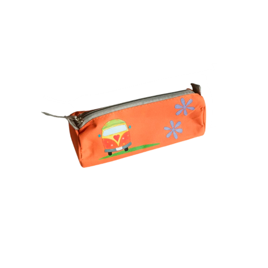 Colección de estuches escolares Lily Girls. Estuches con ilustraciones de los personajes y diseño floral en colores pastel. Productos de papelería bonitos y dulces.